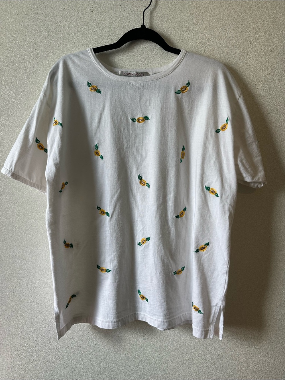 Vintage Karen Scott White Short-Sleeve Tee with Yellow Rose Motif